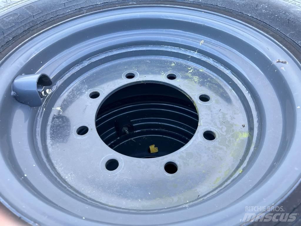 Nokian TRI II hjul Cargadoras sobre ruedas