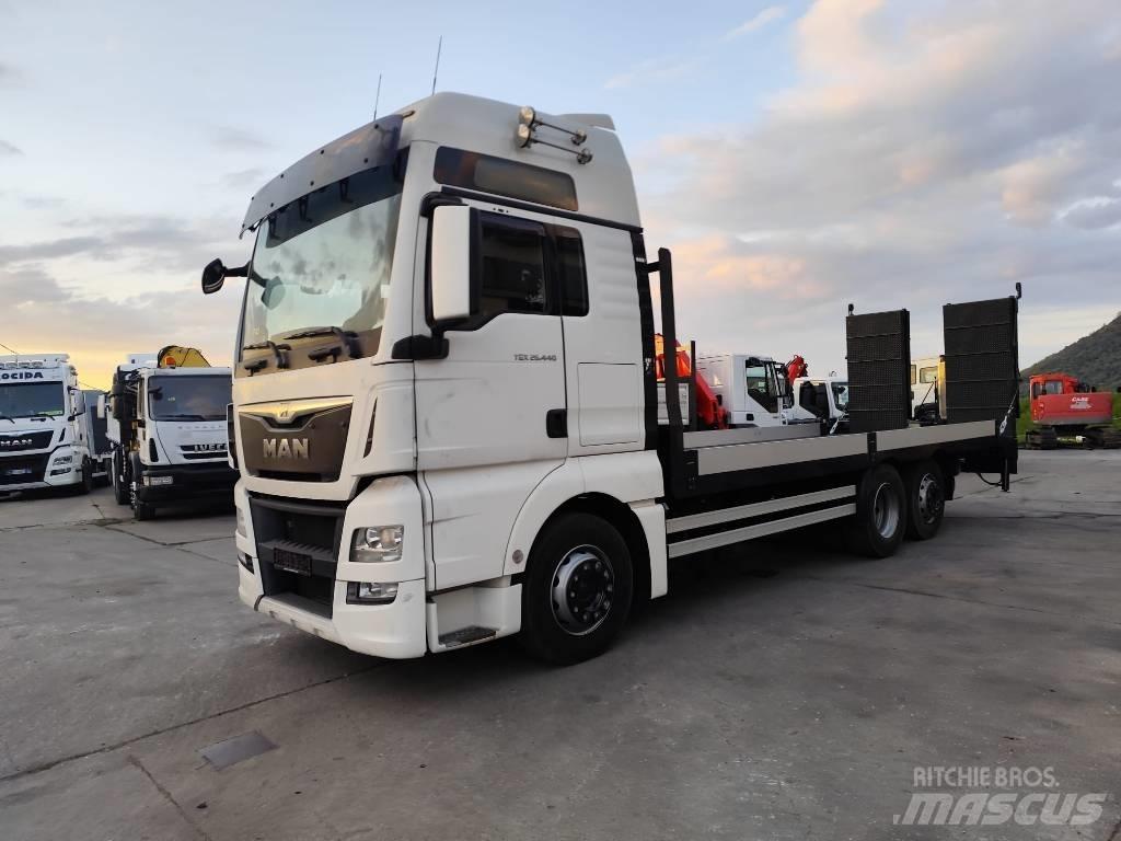 MAN TGX 26.440 Camiones portamaquinaria