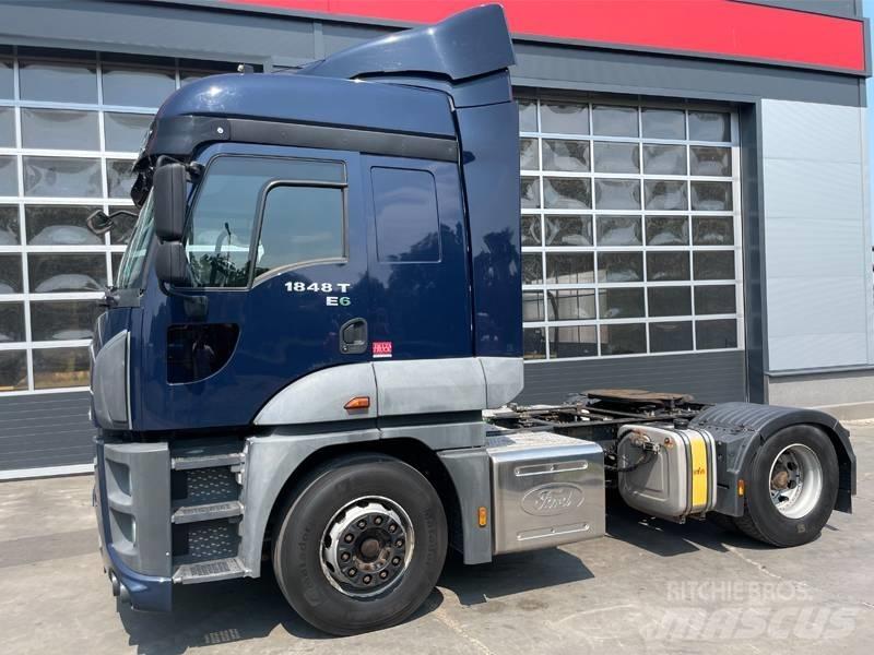 Ford 1848 T Camiones con gancho