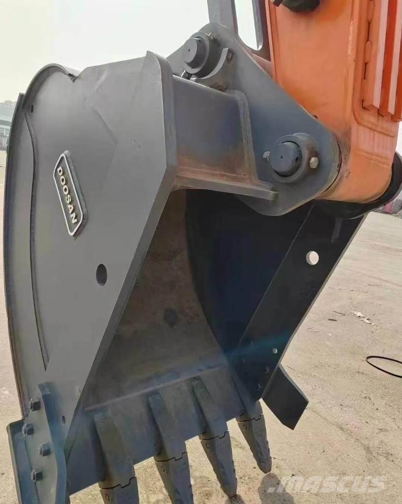 Doosan DX 220 Excavadoras de cadenas