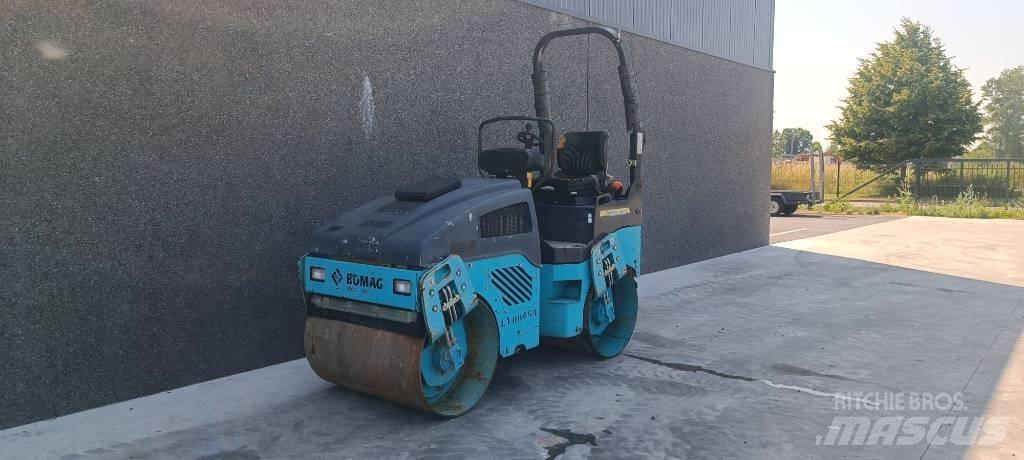 Bomag BW 100 AD-4 Rodillos de doble tambor