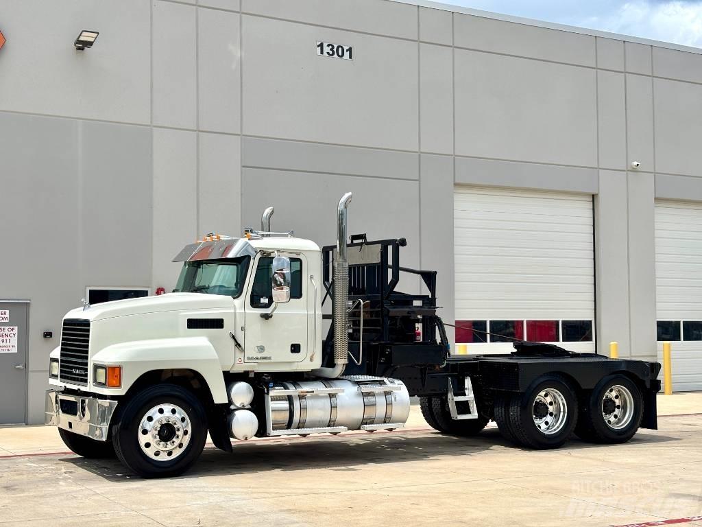 Mack CHU 613 Grúas de vehículo