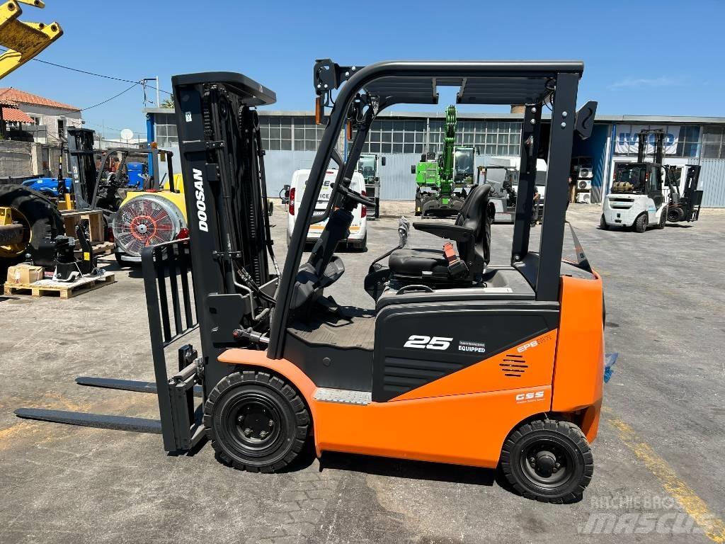Doosan B 25 NS Carretillas de horquilla eléctrica