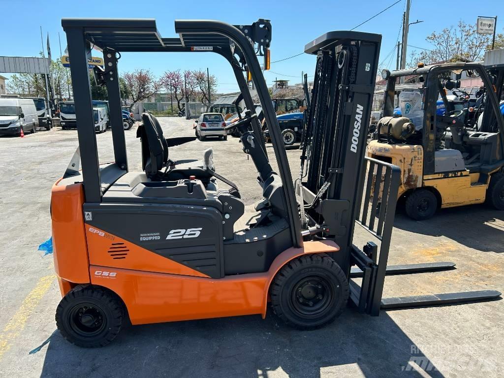 Doosan B 25 NS Carretillas de horquilla eléctrica