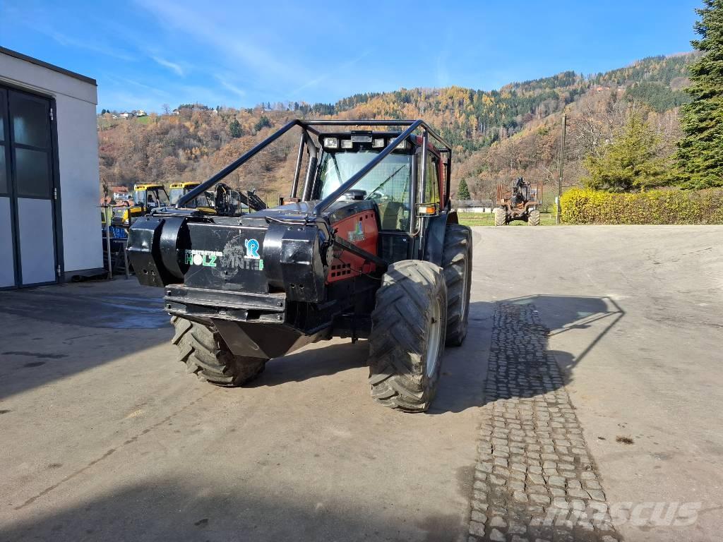 Valtra 8550 Tractor forestal
