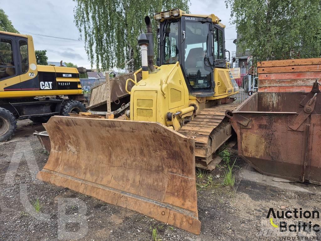 Komatsu D51EX-22 Buldozer sobre oruga