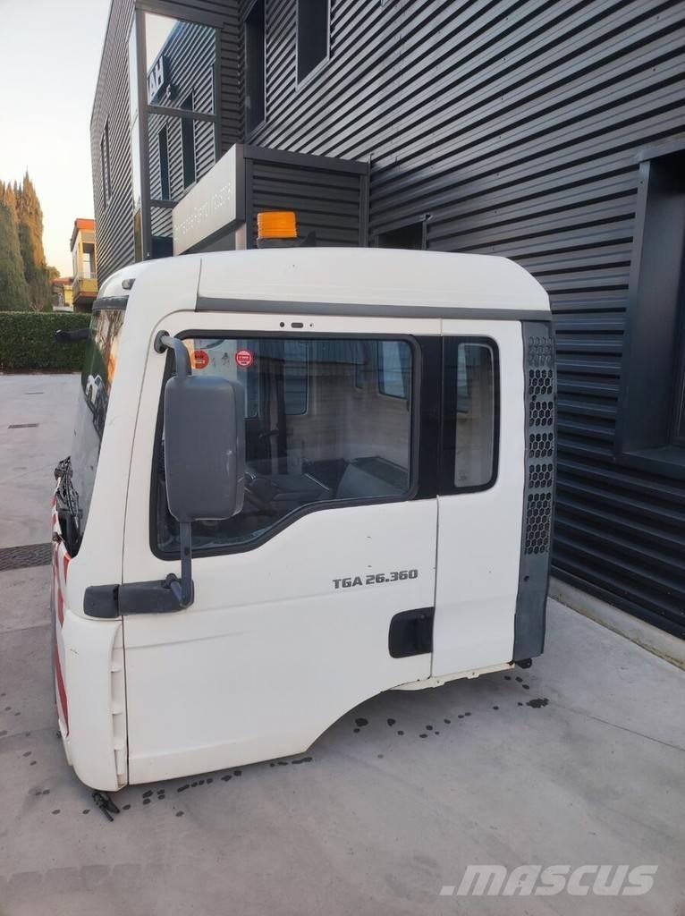 MAN MEDIUM Cabinas e interior