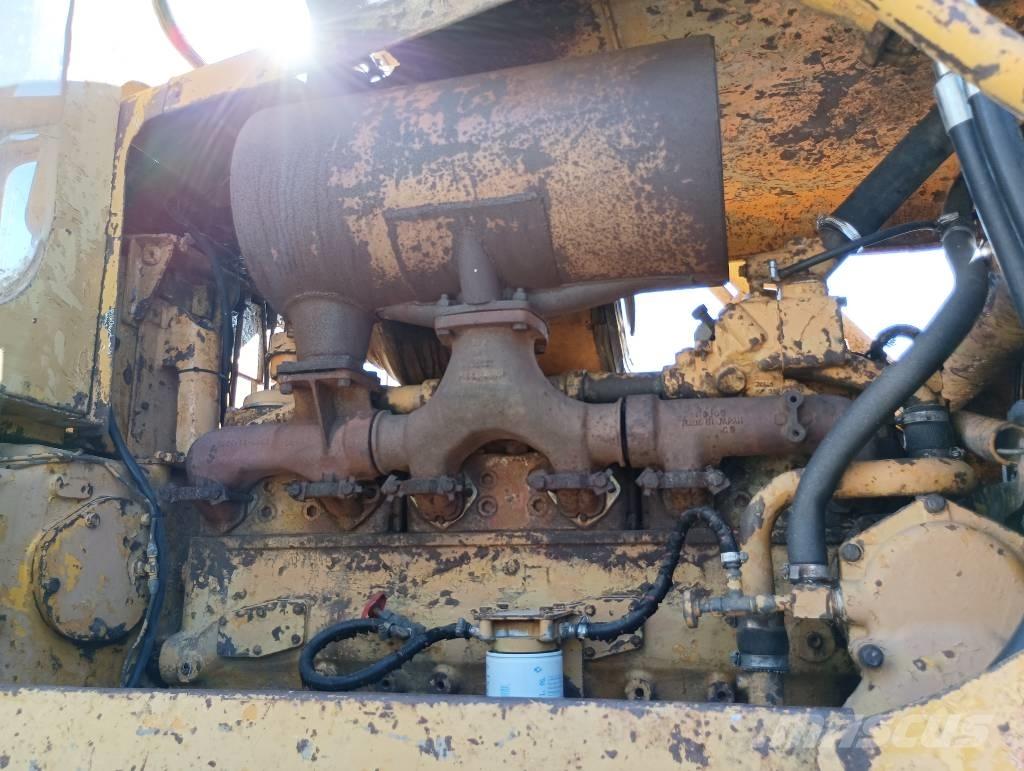 Komatsu D 85 A-12 Buldozer sobre oruga