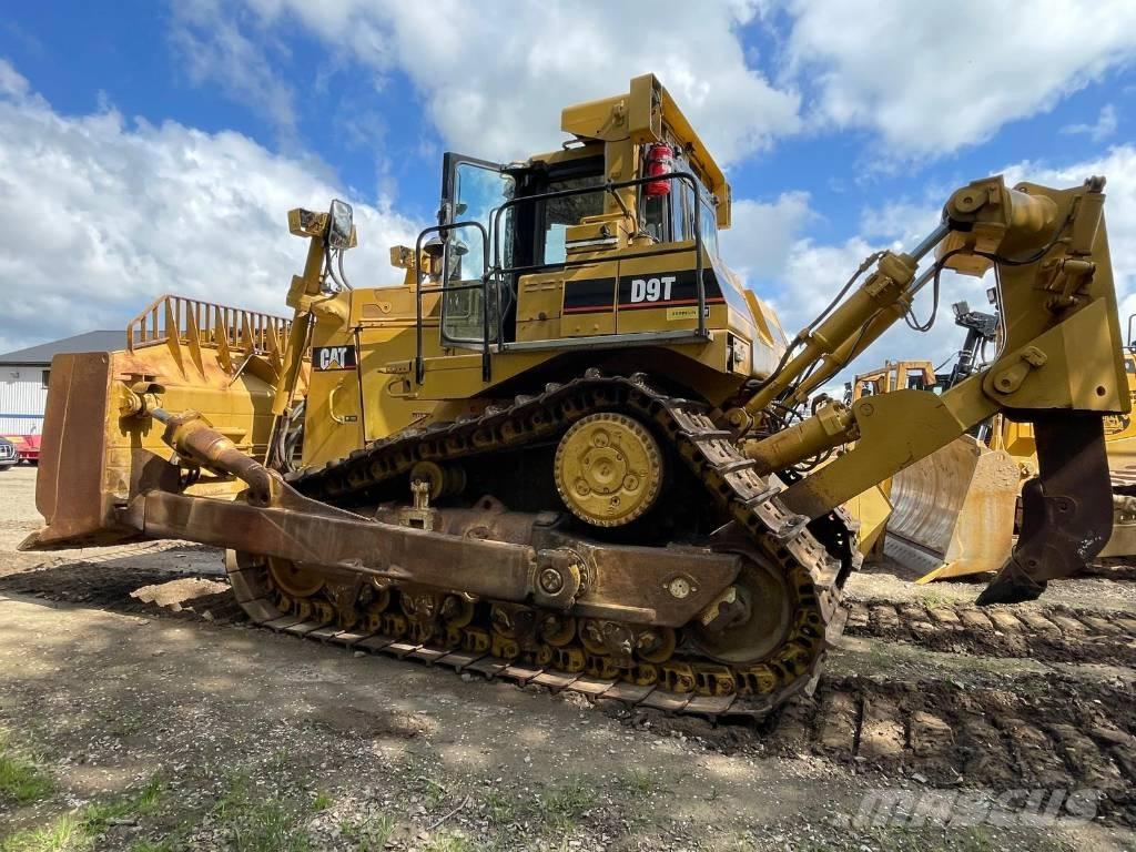 CAT D 9 T Buldozer sobre oruga