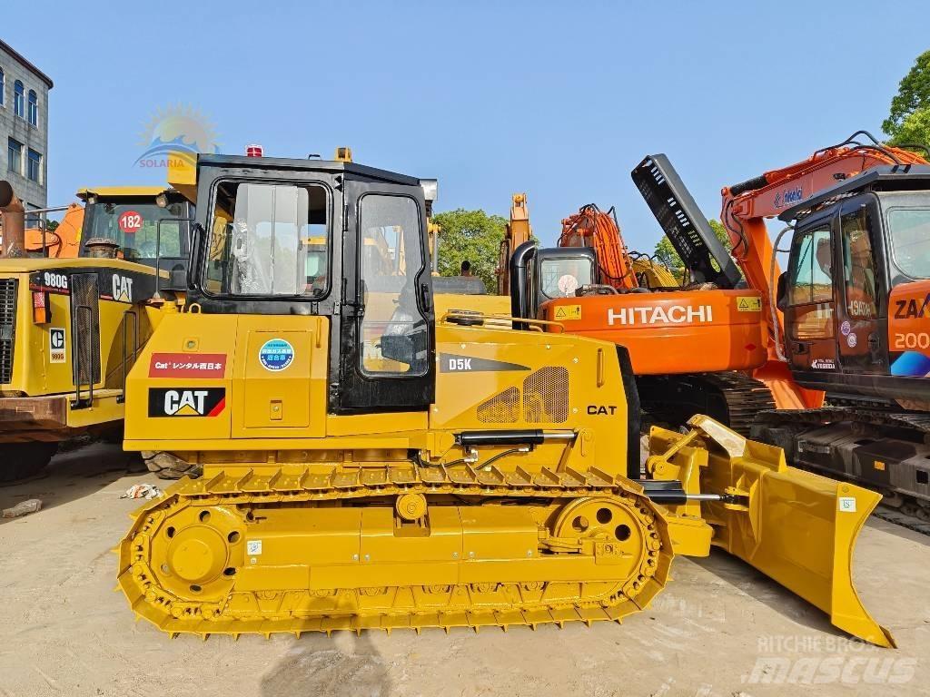 CAT D5K Buldozer sobre oruga