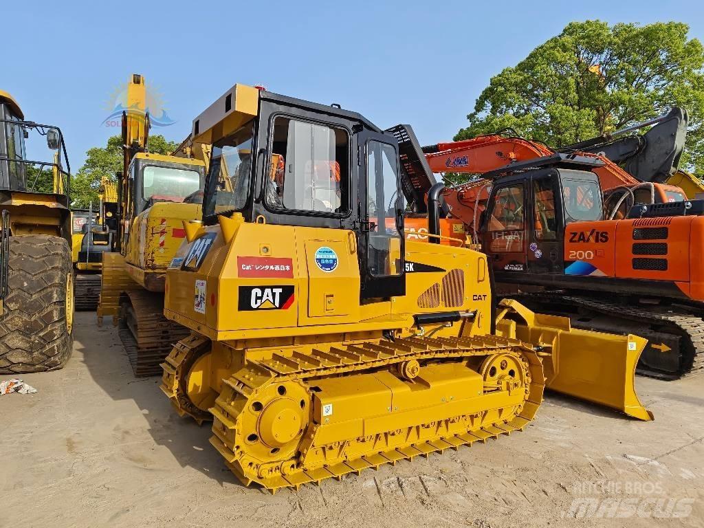 CAT D5K Buldozer sobre oruga