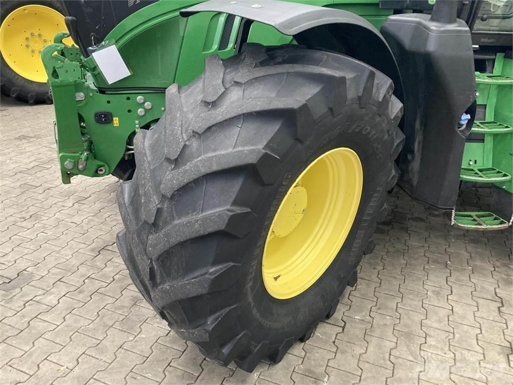 John Deere 6215R Tractores