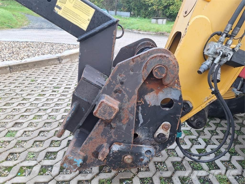 CAT TH 407 AG 4X4 Otras furgonetas