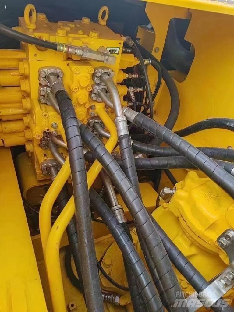 Komatsu 240LC-8 Excavadoras de cadenas
