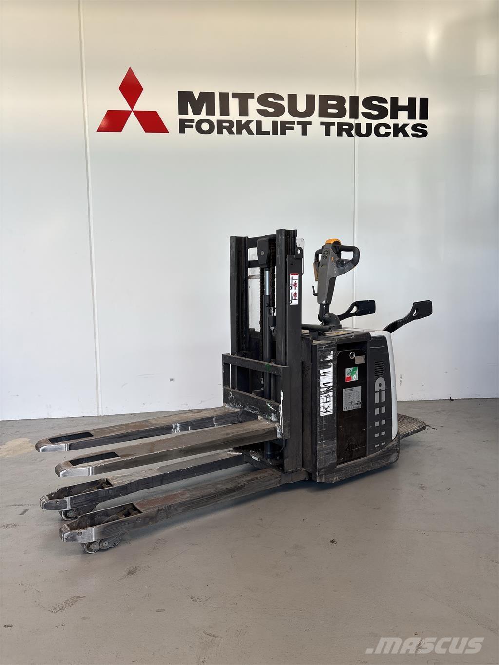 UniCarriers PDP200 Apiladores eléctricos autopropulsados