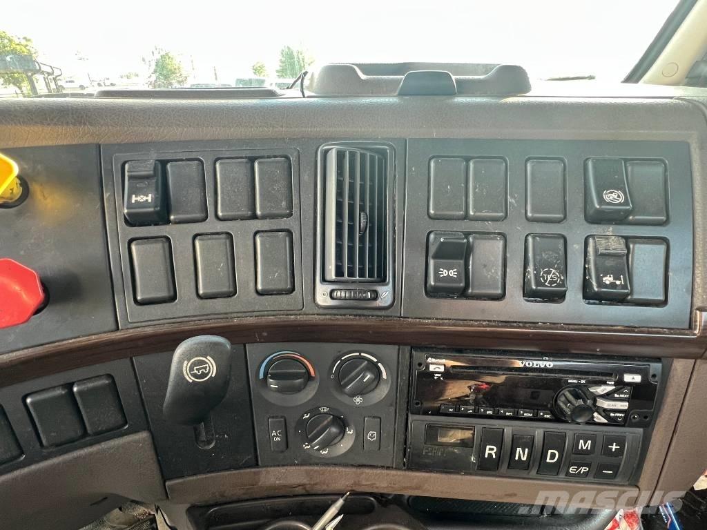 Volvo VNL 42 T300 Cabezas tractoras