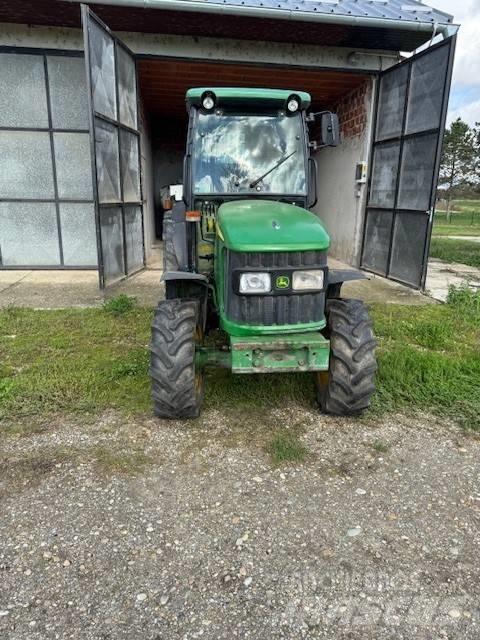 John Deere 5515 F Tractores
