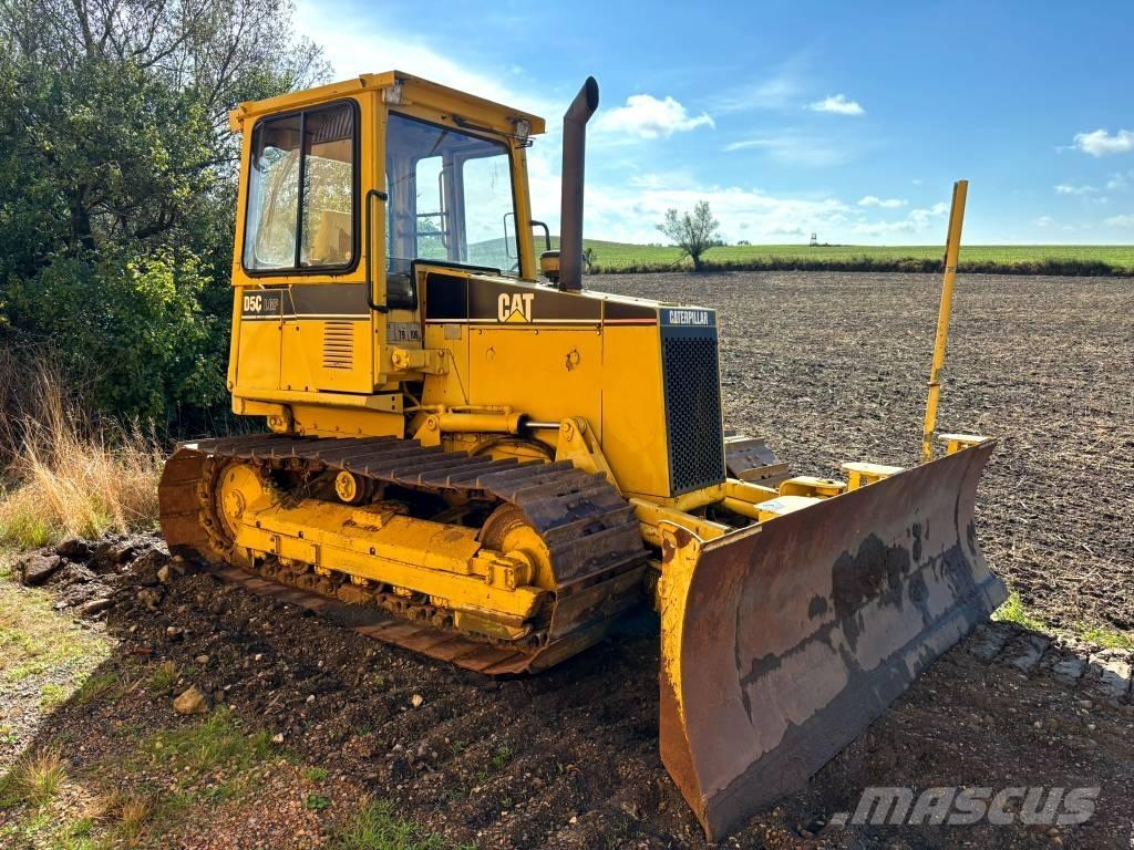 CAT D 5 C Buldozer sobre oruga