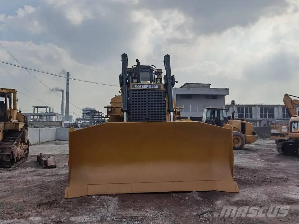 CAT D9N Buldozer sobre oruga