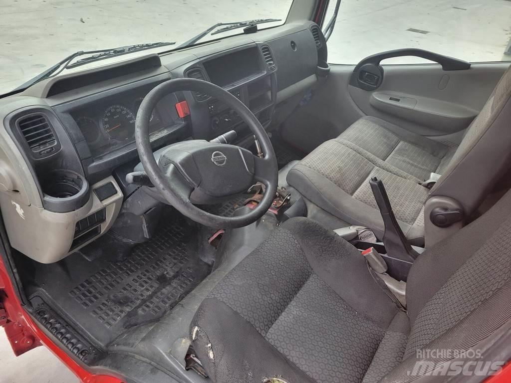 Nissan Cabstar Cabinas e interior