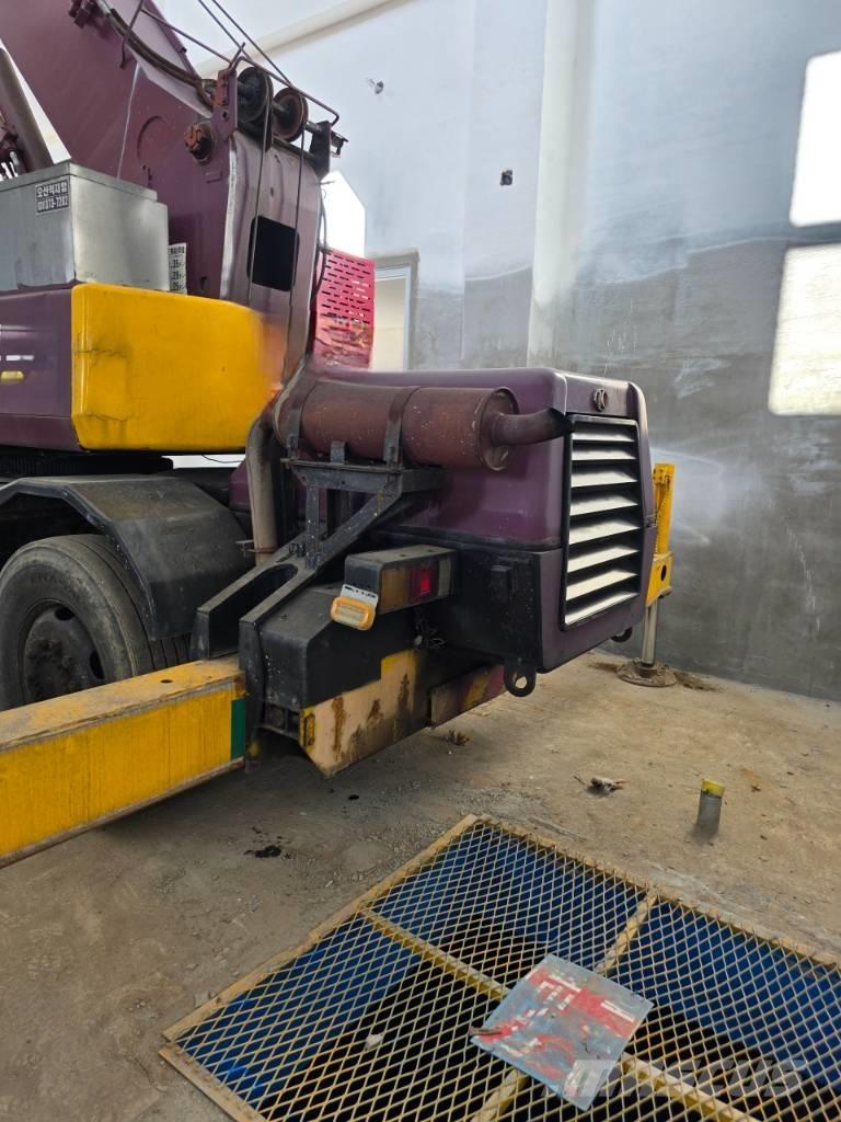 Kato MR 100 Grúas autopropulsadas