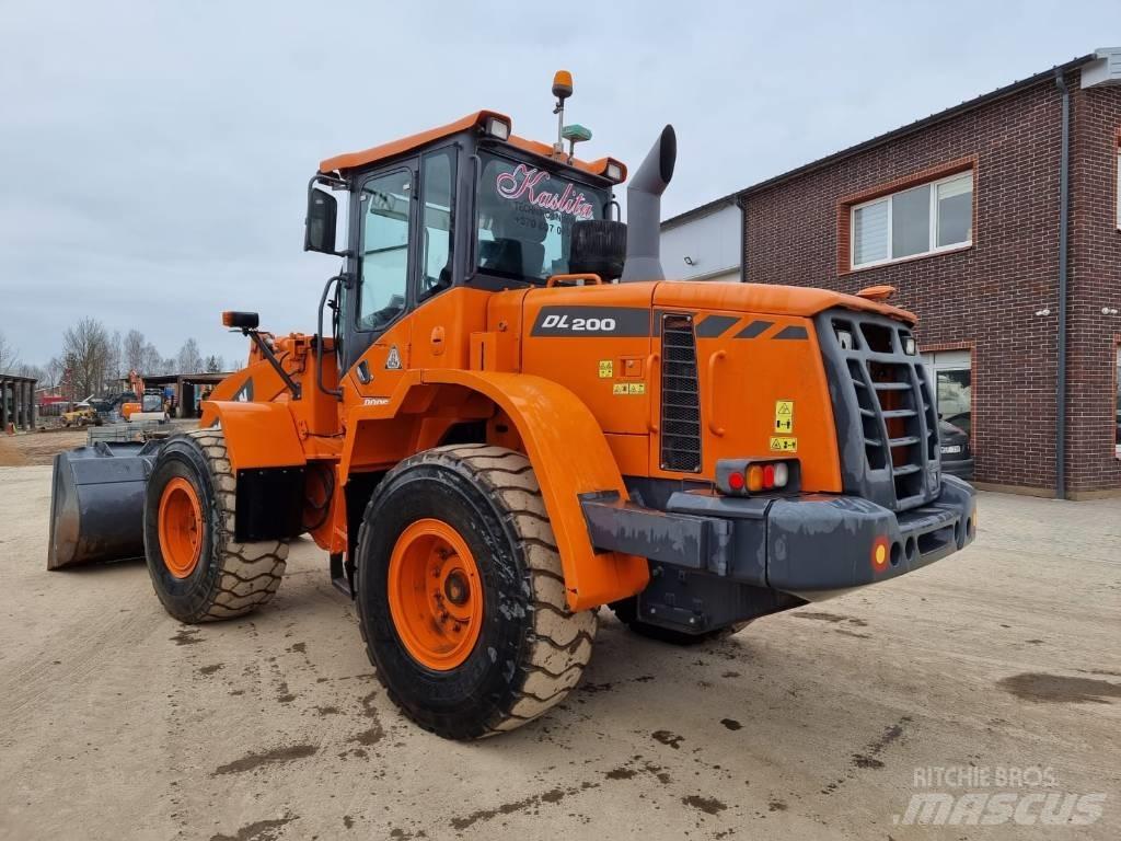 Doosan DL 200-3 Cargadoras sobre ruedas