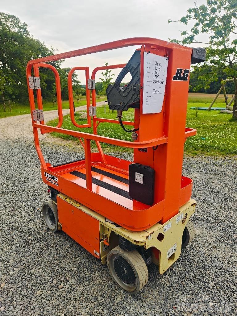 JLG 1230 ES Ascensores de personal y montacargas de acceso
