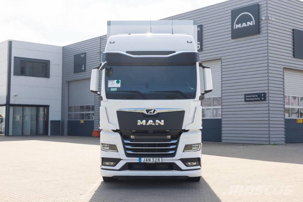 MAN TGX 26.520 6x2-4 Camiones caja cerrada