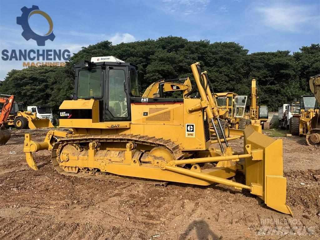 CAT D7G Buldozer sobre oruga