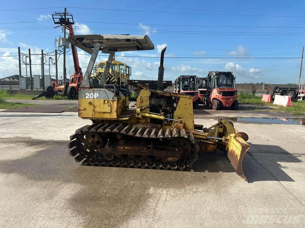 Komatsu D 20P-7 Buldozer sobre oruga