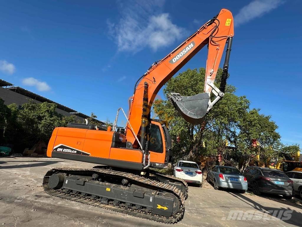 Doosan DX 225 LCA Excavadoras de cadenas