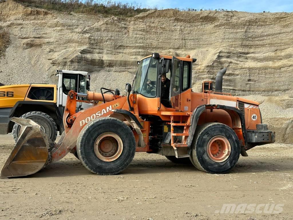 Doosan DL 300 Cargadoras sobre ruedas