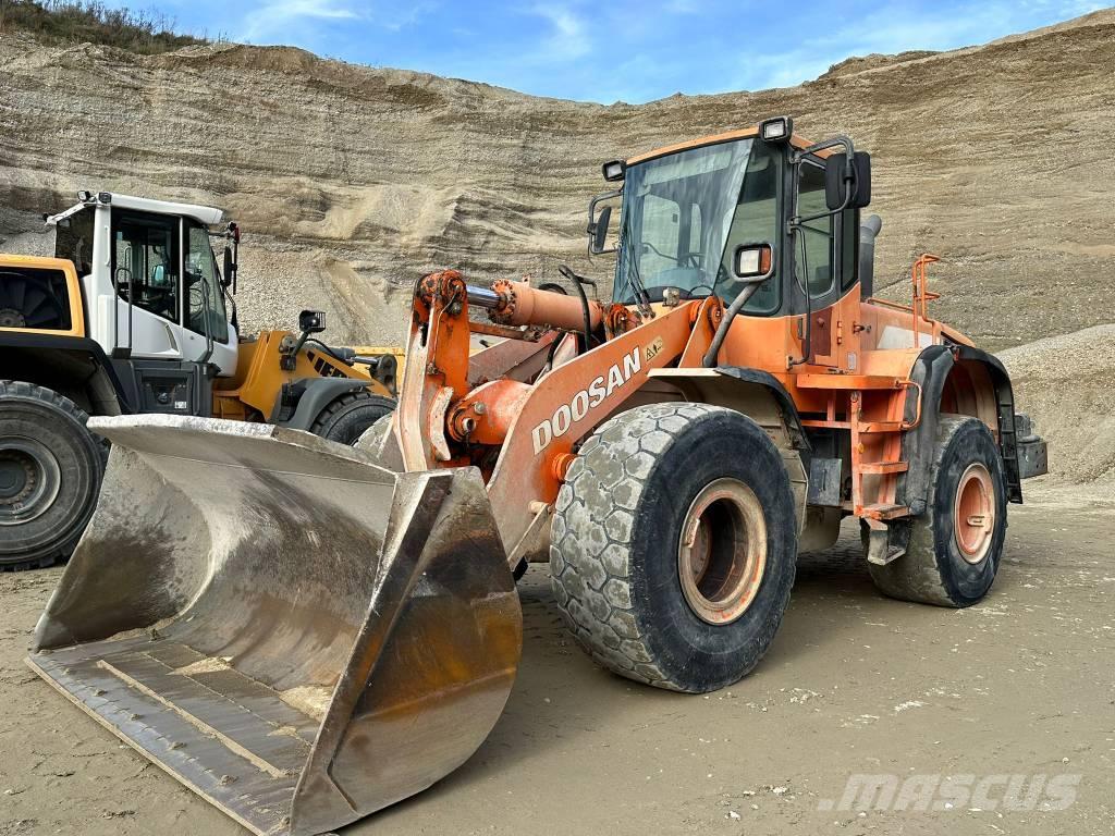 Doosan DL 300 Cargadoras sobre ruedas
