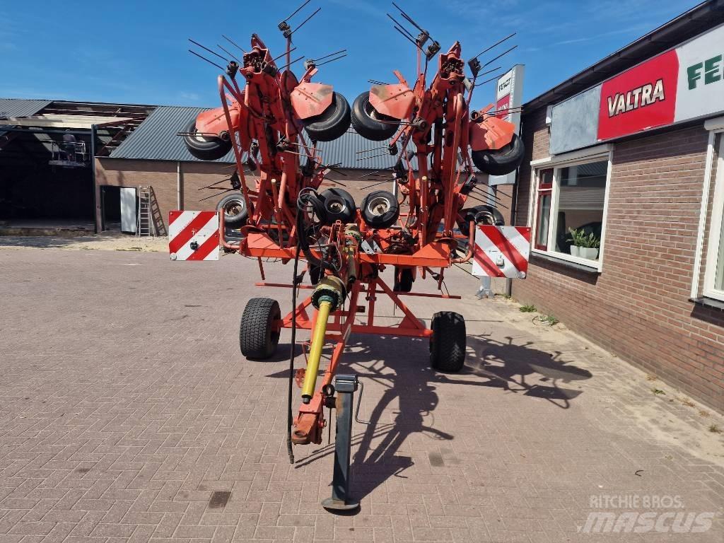 Kuhn GF 10802 T Rastrillos y henificadores