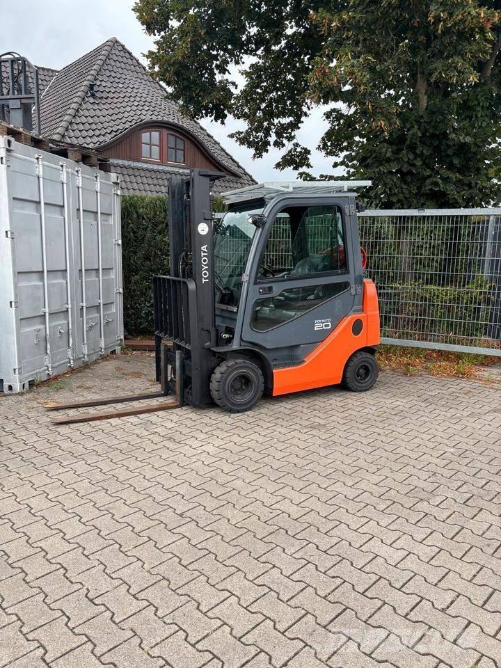 Toyota 8 FGKF 20 Carretillas LPG