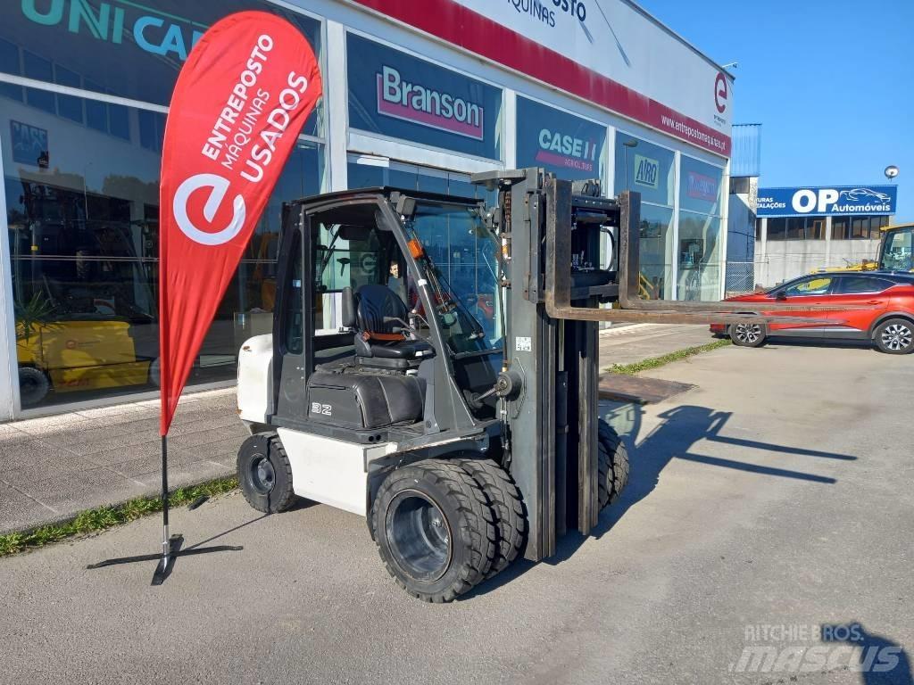 UniCarriers D32 Carretillas diesel