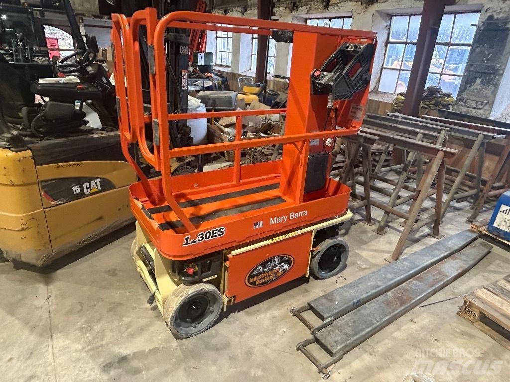 JLG 1230 ES Ascensores de personal y montacargas de acceso