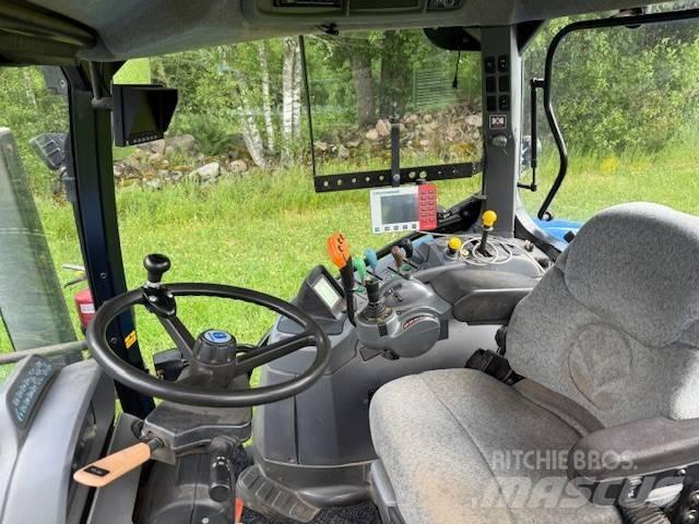 New Holland T 7030 Tractores