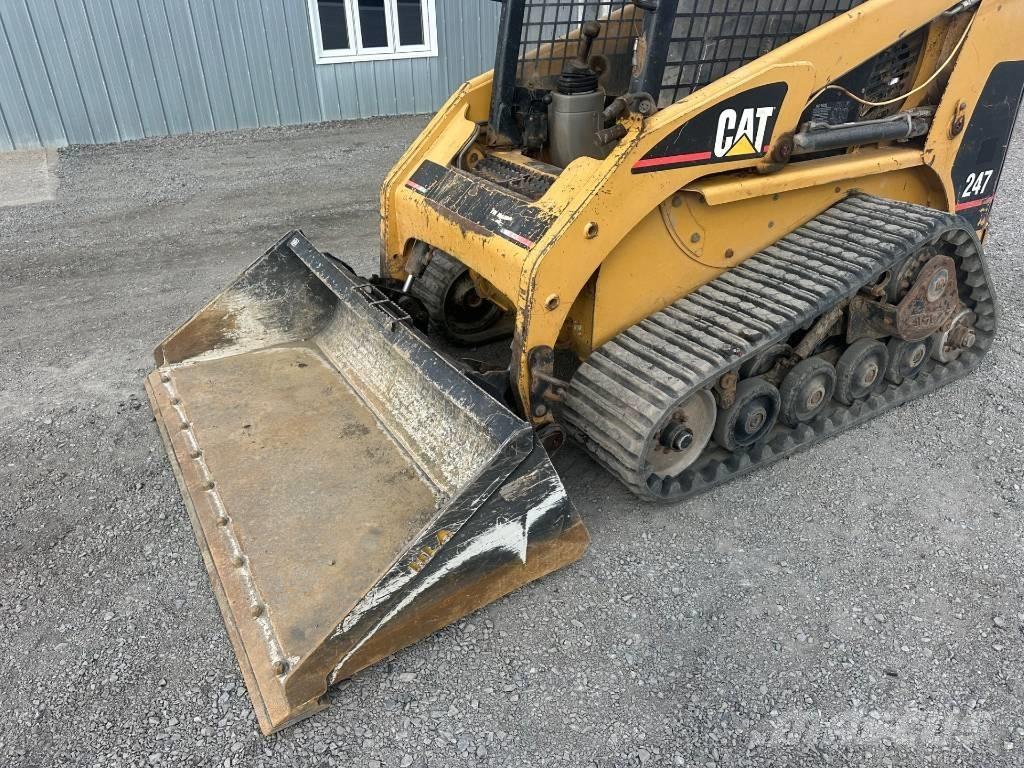 CAT 247 Minicargadoras