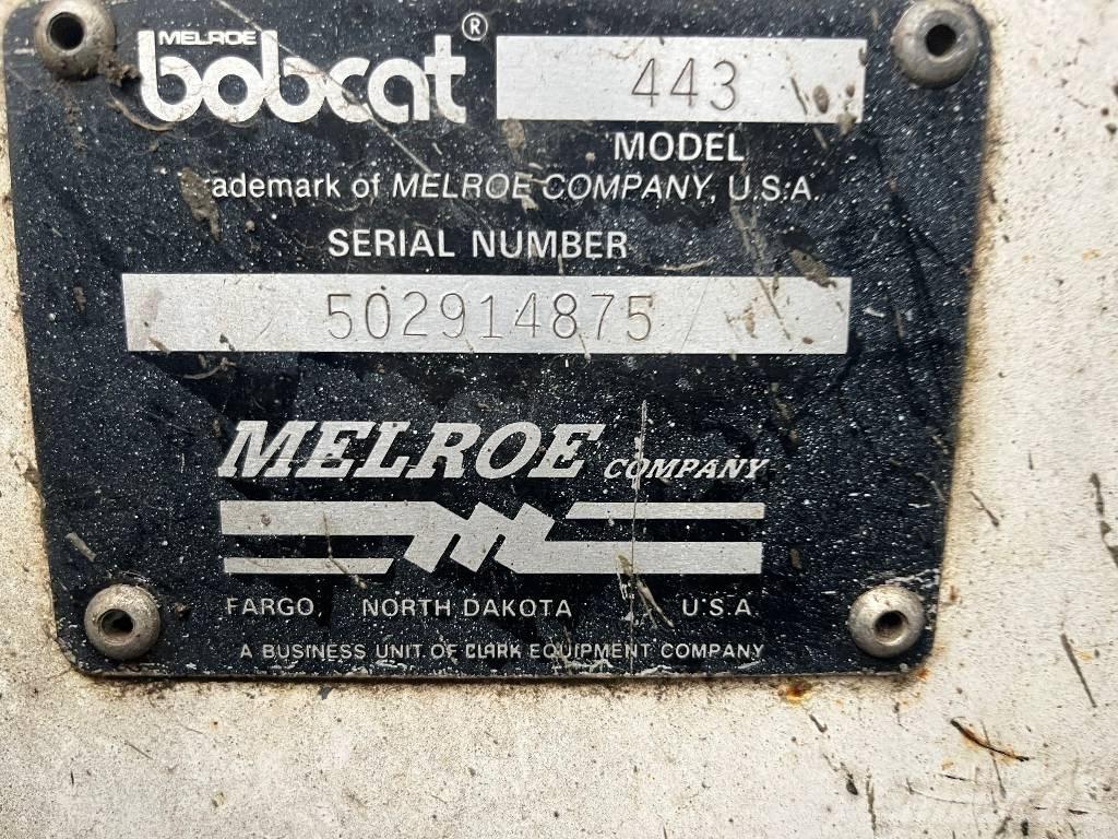 Bobcat 443      V-4129 Palas cargadoras frontales