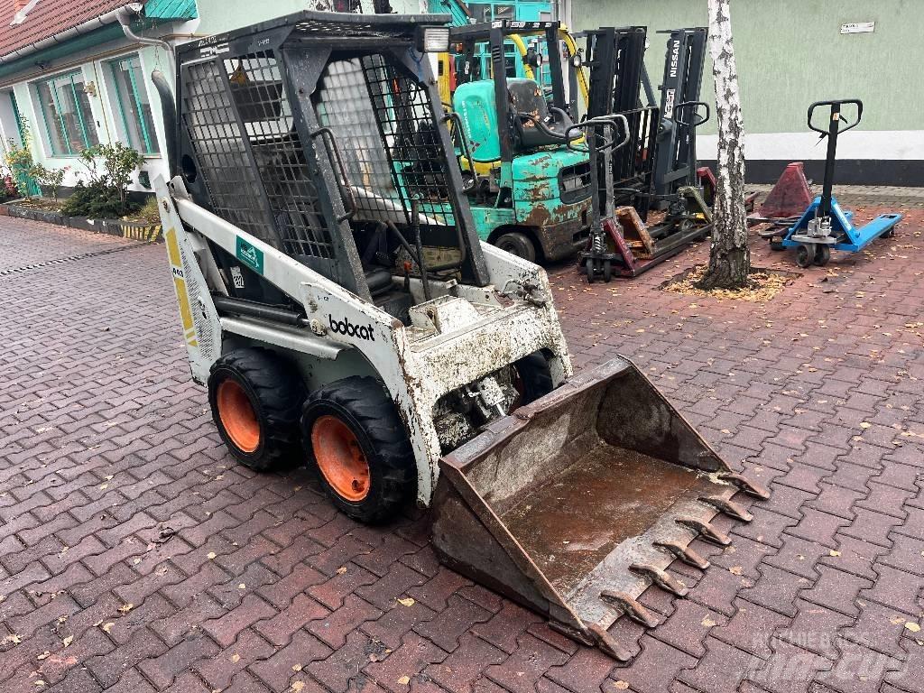 Bobcat 443      V-4129 Palas cargadoras frontales