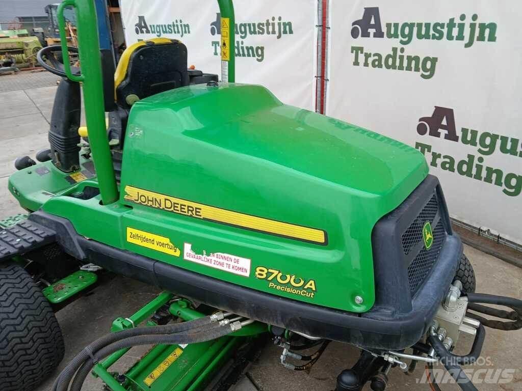 John Deere 8700 A Tractores corta-césped