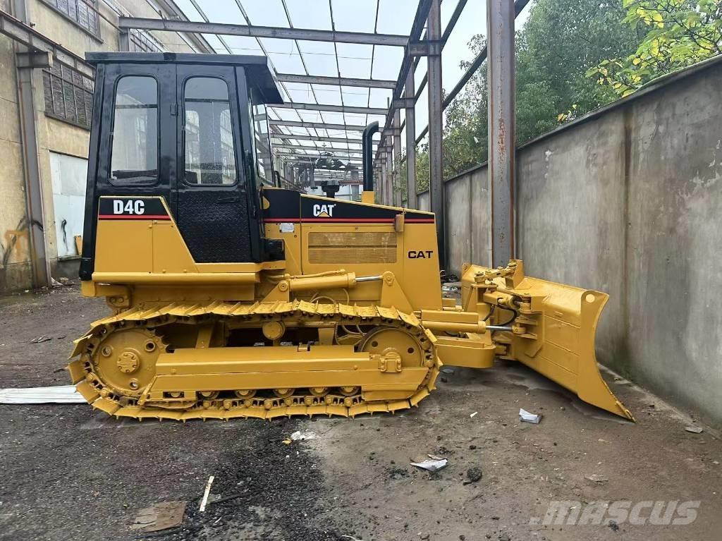 CAT D 4 C Buldozer sobre oruga