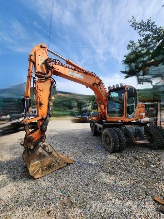 Doosan DX 140 W Excavadoras de ruedas