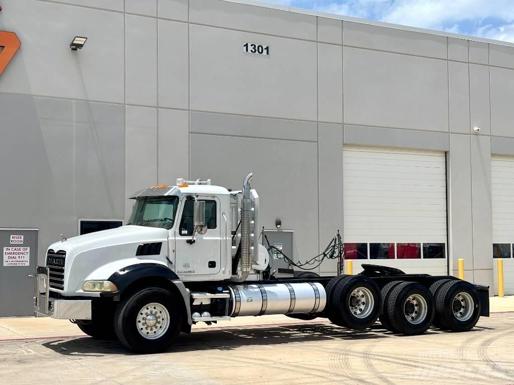 Mack Granite GU 813 Cabezas tractoras