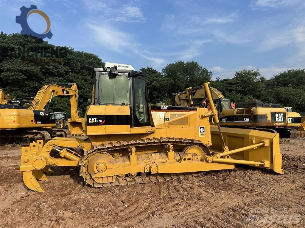 CAT D7G Buldozer sobre oruga