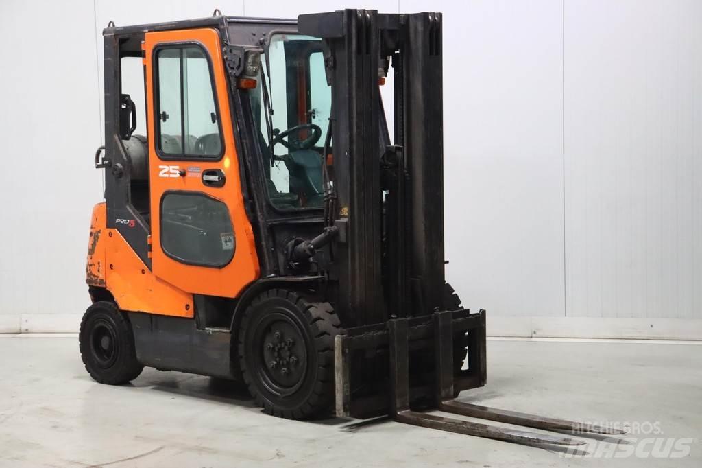 Doosan G25E-5 Carretillas LPG