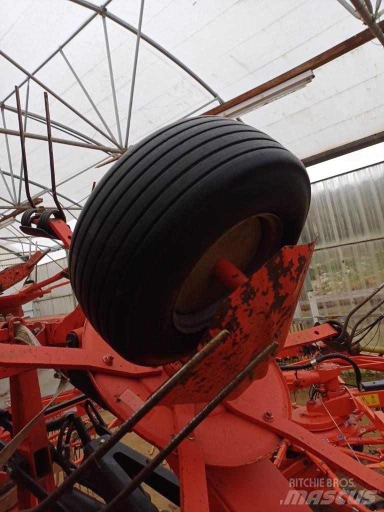 Kuhn GF 13012 Rastrillos y henificadores
