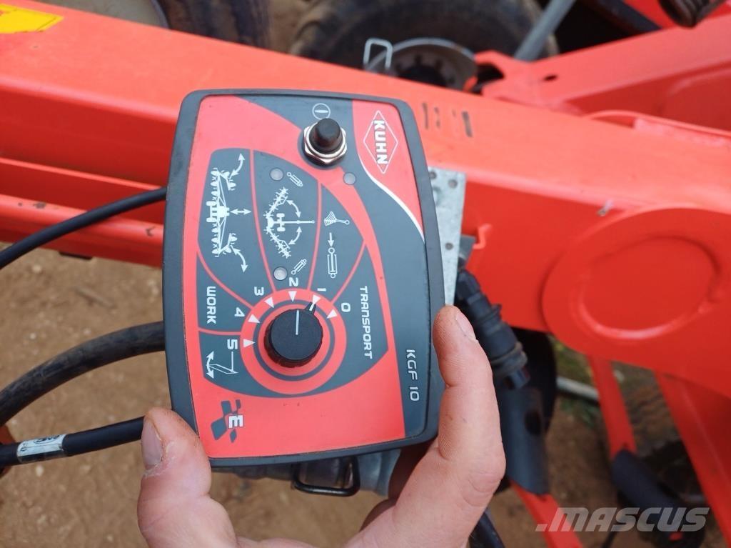 Kuhn GF 13012 Rastrillos y henificadores