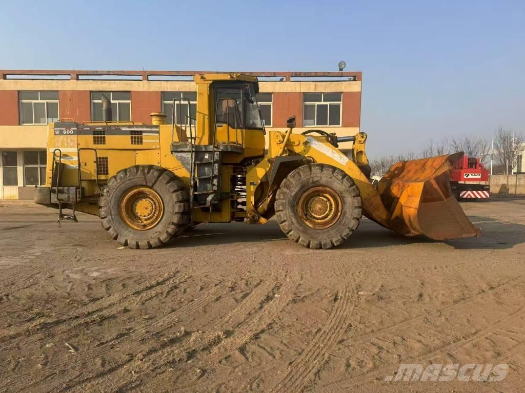 Komatsu WA 600-3 Cargadoras sobre ruedas